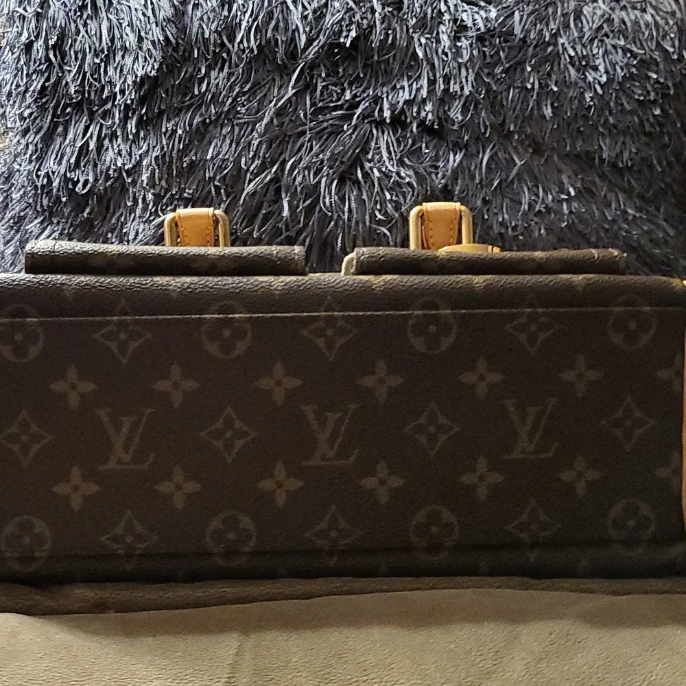 LOUIS VUITTON 🎀 EXCELLENT CONDITION 🩵DISCONTINUED 💄**MANHATTAN PM**💄 - Picture 10 of 14